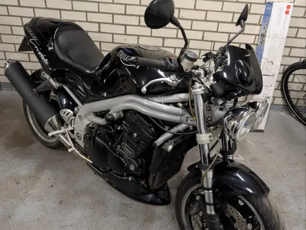 2000 Triumph Speed Triple 955i - € 1.800 · Bieden (1/1)