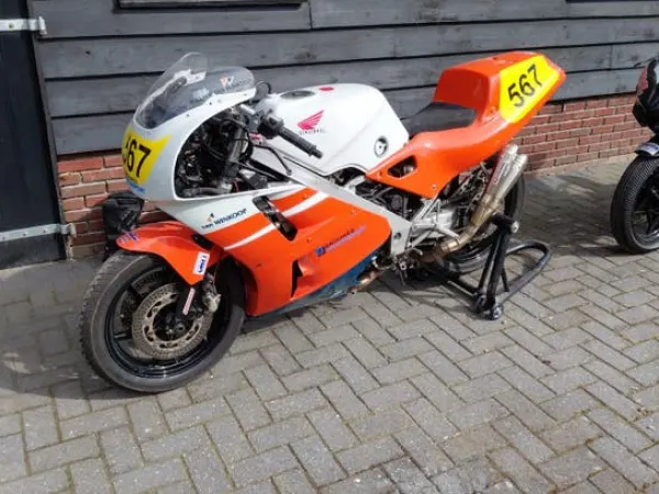 Year unknown Honda Race Motorfiets-Ideaal Voor Circuitdagen - €1,700 · Bidding (1/1)