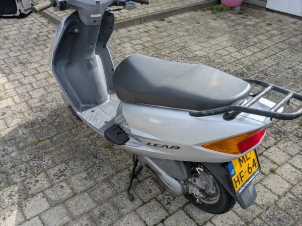 Year unknown Honda Lead Scooter-Zilverkleurig, 17498 km - Bidding (1/1)