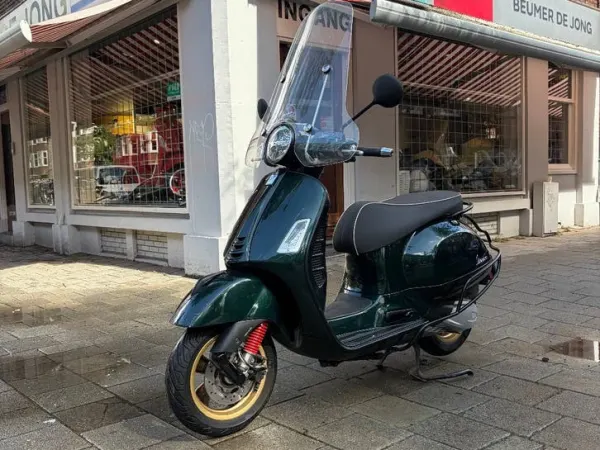 2022 Vespa GTS 300 Racing Sixties Verde-19/4/2022-7190 km - € 5.999 (1/1)