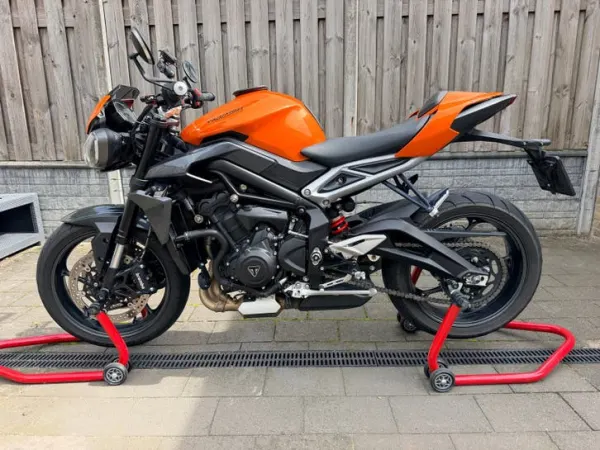 Year unknown Triumph Street Triple R - €9,250 · Bidding (1/1)