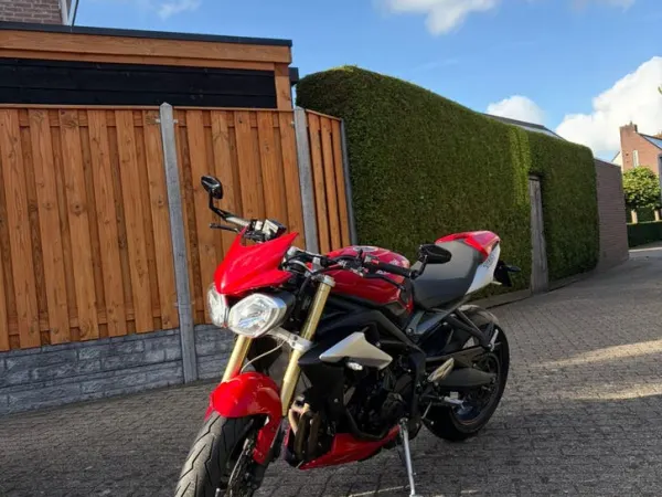 Year unknown Triumph Street Triple 675 - €5,499 · Bidding (1/1)
