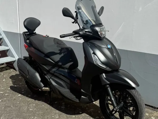2023 Piaggio Beverly 400 - €4,300 (1/1)