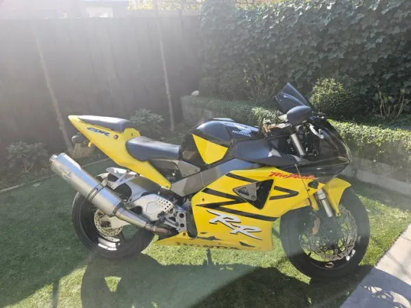 Year unknown Honda Fireblade - €3,400 · Bidding (1/1)