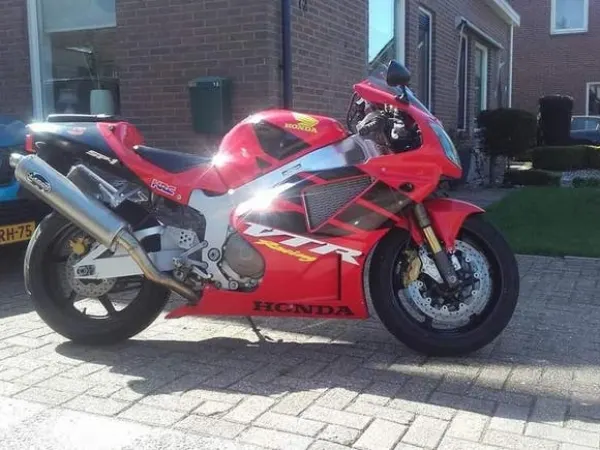Year unknown Honda VFR - €8,000 · Bidding (1/1)
