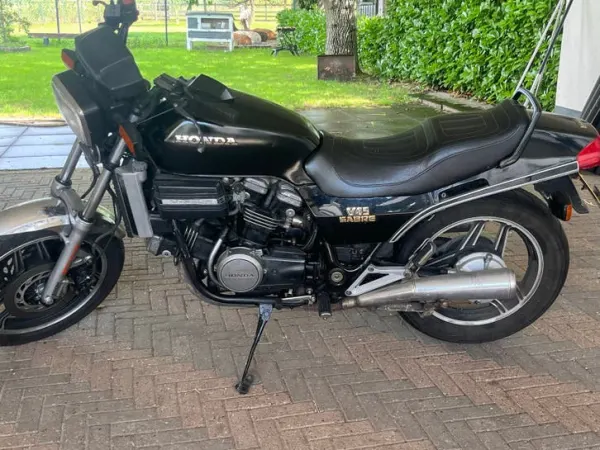 Year unknown Honda VF 750 - Reserved (1/1)
