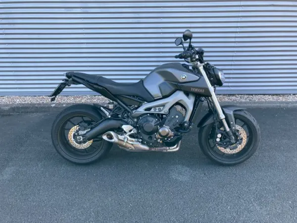 2015 Yamaha MT 09 - €5,950 · Bidding (1/1)