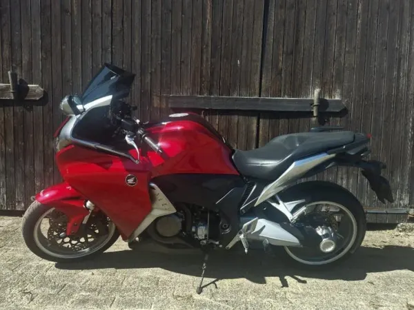 2010 Honda VFR1200 F (2010) Candy Red + C-ABS-44k km - € 4.995 (1/1)