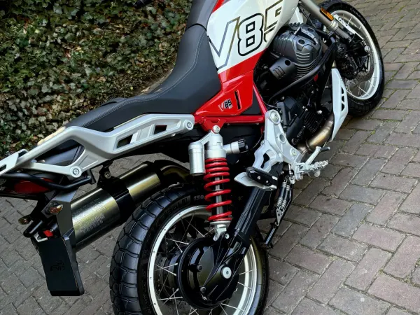 2025 Moto Guzzi V85TT V85 TT 2025 7600km! - €12,650 (1/1)