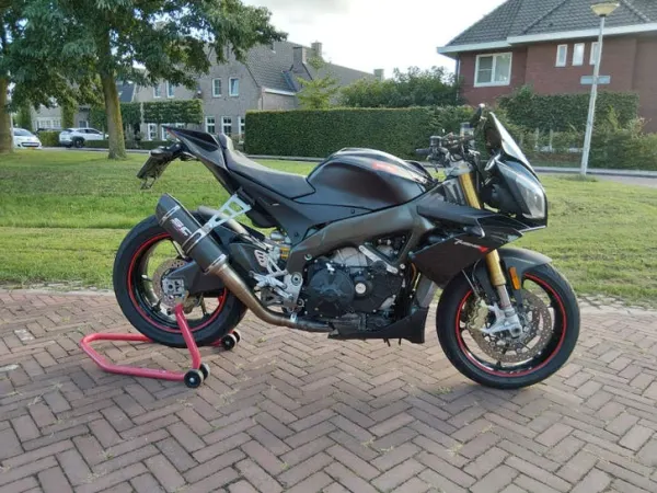 2013 Aprilia Tuono v4 Aprc - €7,950 (1/1)