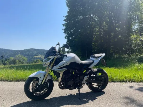 2013 Suzuki GSR 750 - €4,995 · Bidding (1/1)