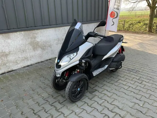 Bouwjaar onbekend Piaggio MP3 300 Sport 3 Wiel Motorfiets - Prijs op aanvraag (1/1)
