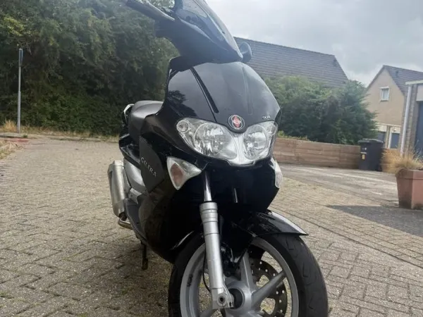 Bouwjaar onbekend Piaggio Runner 200cc Groot Onderhoud !!! - € 2.500 · Bieden (1/1)