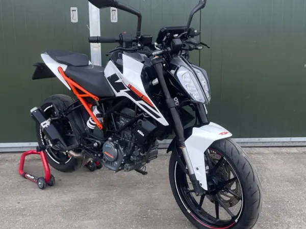 2017 KTM 125 Duke - €3,699 · Bidding (1/1)