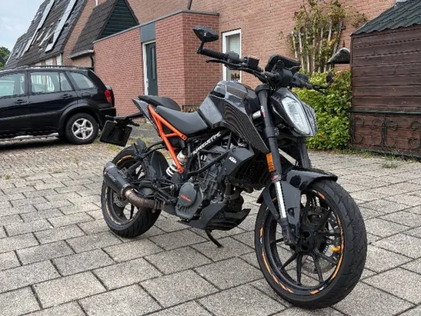 2017 KTM 125 Duke - €3,750 · Bidding (1/1)