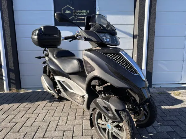 2012 Piaggio MP3 Yourban 300 Motorscooter Zwart Autorijbewijs B - € 2.750 (1/1)