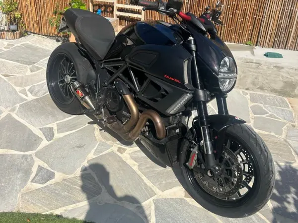 Bouwjaar onbekend Ducati Diavel - € 8.000 · Bieden (1/1)