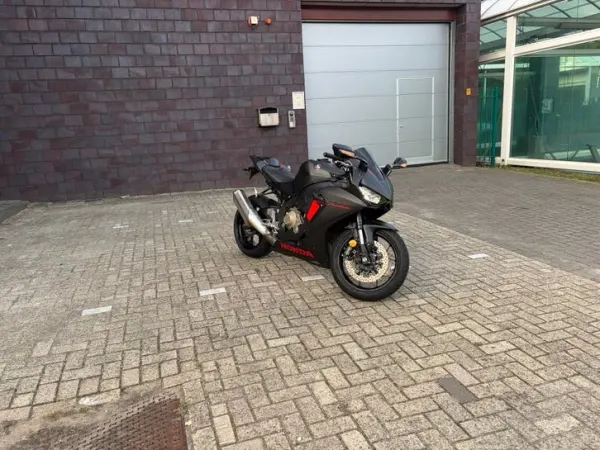 2018 Honda CBR1000RR Fireblade SC77 2018 Quickshifter CBR 1000 RR - € 12.445 · Bieden (1/1)