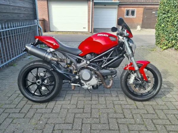 Bouwjaar onbekend Ducati Monster 1100-31294km - € 5.000 · Bieden (1/1)