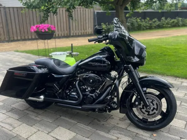2012 Harley-Davidson Street Glide - €14,850 · Bidding (1/1)