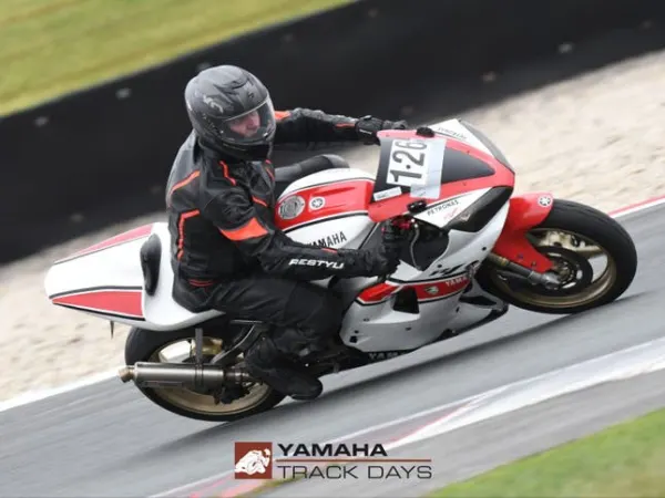2000 Yamaha Motoren - € 2.800 (1/1)