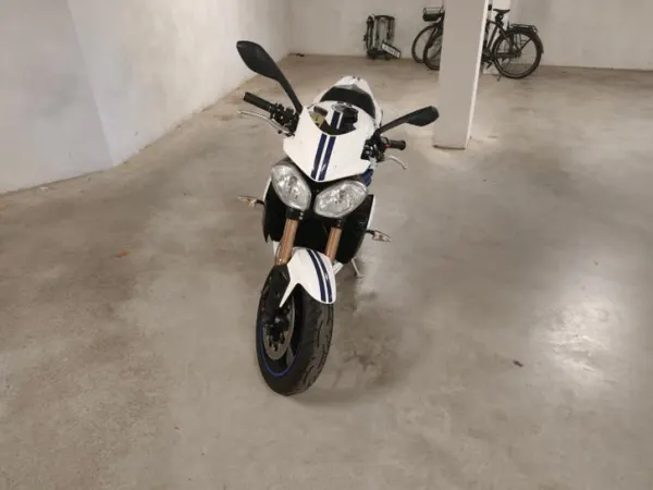 Bouwjaar onbekend Triumph Speed Triple 1050 - € 6.100 · Bieden (1/1)