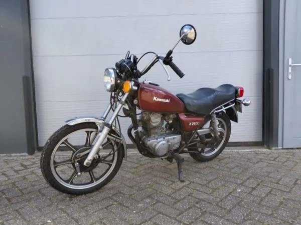 1983 Kawasaki Z250c - €999 · Bidding (1/1)
