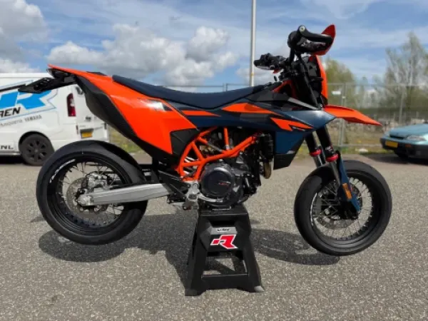 2026 KTM 690 SMC R Supermoto A2 Supermotard NIEUW! BTW Motor 2026 Model - €14,930 (1/1)