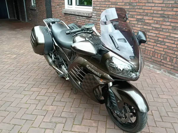 2010 Kawasaki GTR 1400 - € 5.400 (1/1)