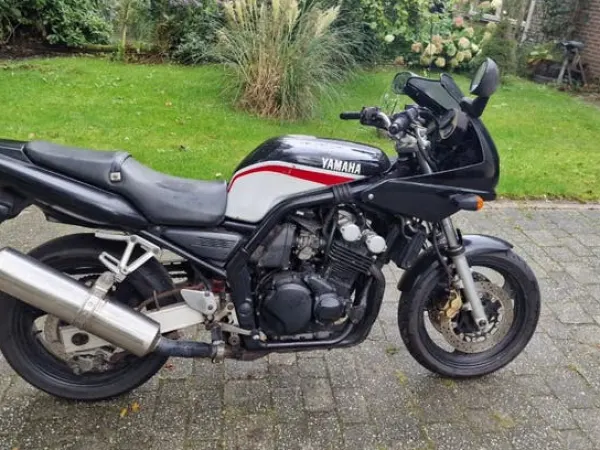 1999 Yamaha fzs 400 Fazer - € 875 · Bieden (1/1)