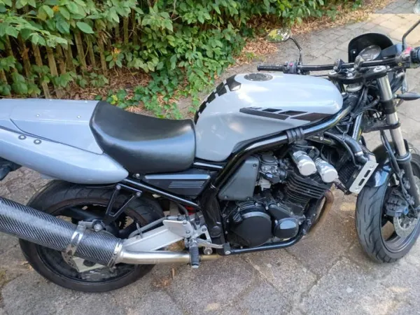 2000 Yamaha fzs 600 - € 995 · Bieden (1/1)