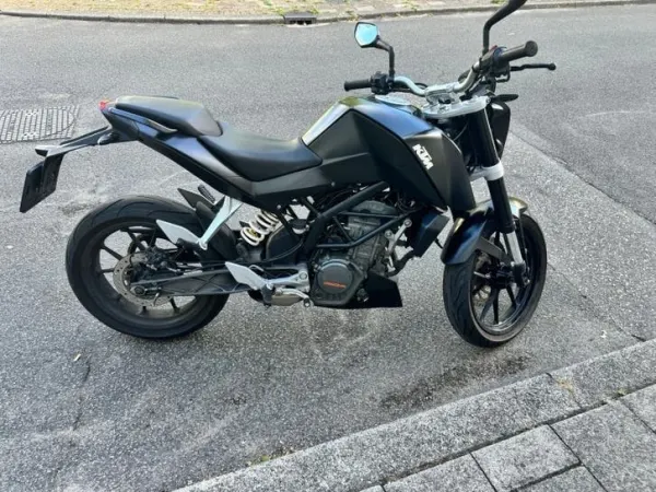 2013 KTM 125 Duke - €2,500 · Bidding (1/1)