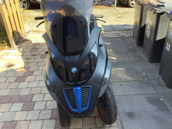 Year unknown Piaggio MP3 500 - €3,750 · Bidding (1/1)