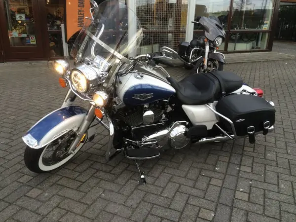 2015 Harley-Davidson Road King - €15,000 · Bidding (1/1)