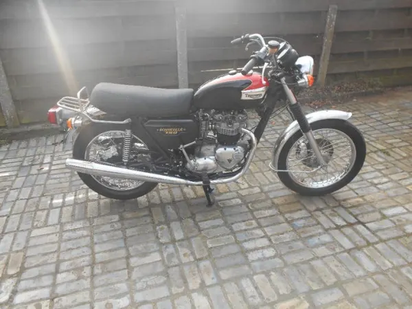 1981 Triumph Bonneville - €6,000 · Bidding (1/1)