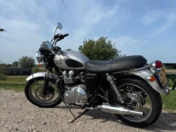 2006 Triumph Bonneville - €5,450 · Bidding (1/1)