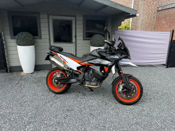 2024 KTM 890 SMT - €11,950 · Bidding (1/1)