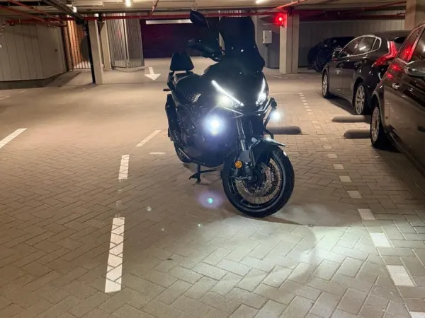 2026 Honda Xadv 2026 Slechts 2300 km btw Motor - € 16.000 · Bieden (1/1)