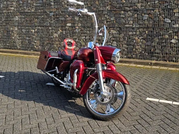 2013 Harley-Davidson Road King - €16,500 · Bidding (1/1)