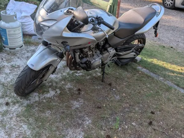 2003 Honda cb 600s - €800 · Bidding (1/1)