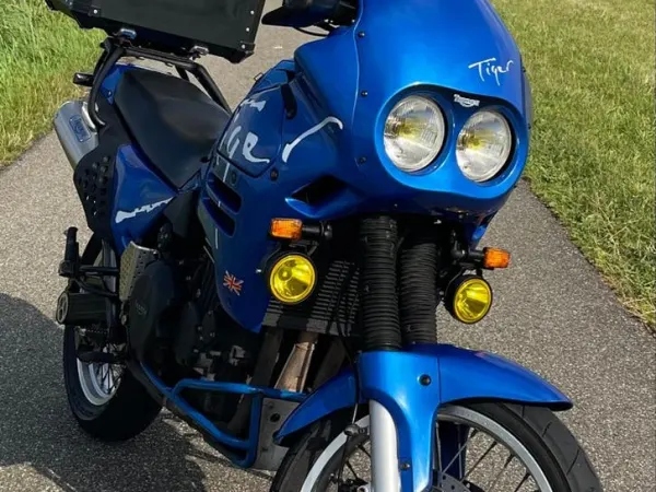 Year unknown Triumph Tiger 900 (1995)-Avontuurlijke Toermotor - €2,250 · Bidding (1/1)