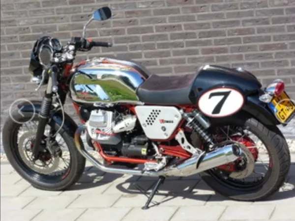 Year unknown Moto Guzzi V7 Racer Limited Edition 085/1000-2011 - €8,950 · Bidding (1/1)