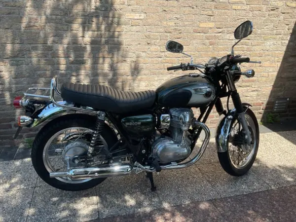 2011 Kawasaki W800 - €3,850 · Bidding (1/1)