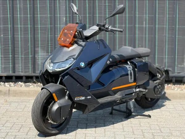 Bouwjaar onbekend BMW CE 04 - € 8.999 · Bieden (1/1)