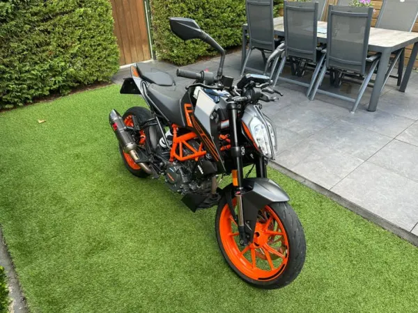 2023 KTM Duke 125 2023 - €4,195 · Bidding (1/1)