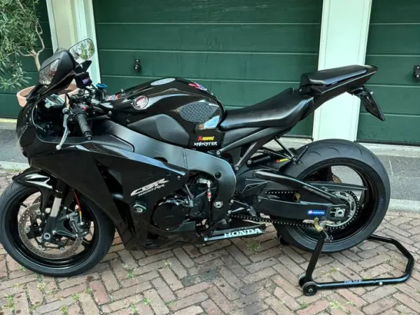 Bouwjaar onbekend Honda CBR1000RR | Fireblade | 2011 | Goede Staat - € 5.499 · Bieden (1/1)
