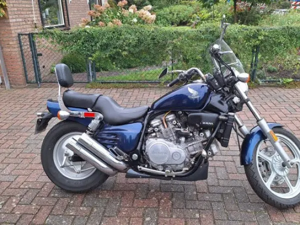 Year unknown Honda VF 700 - Bidding (1/1)