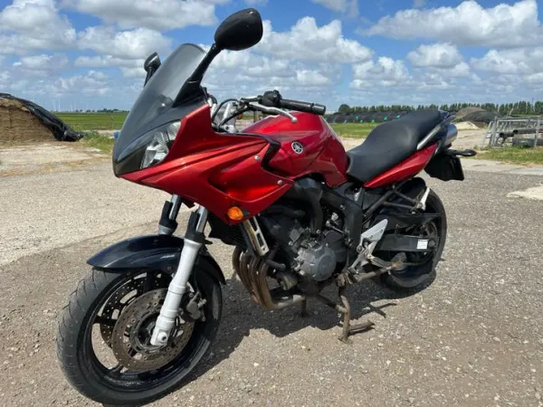 Year unknown Yamaha Fazer 600 FZR 600cc - €2,200 · Bidding (1/1)