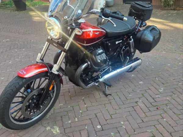 2016 Moto Guzzi V9 Bobber uit 2016 - €5,425 · Bidding (1/1)