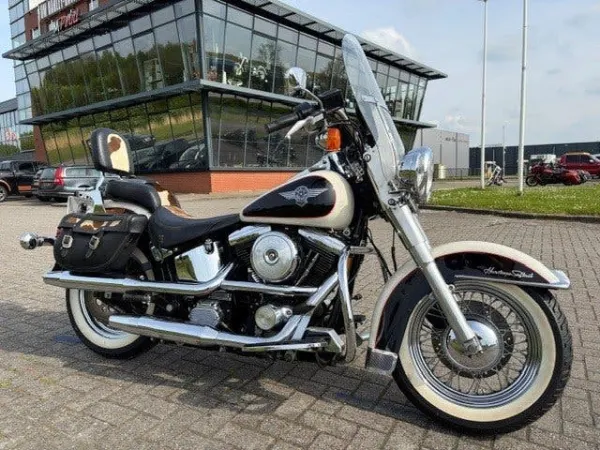 1993 Harley-Davidson FLSTN Nostalgia Cowglide (bj 1993) - € 13.950 · Bieden (1/1)